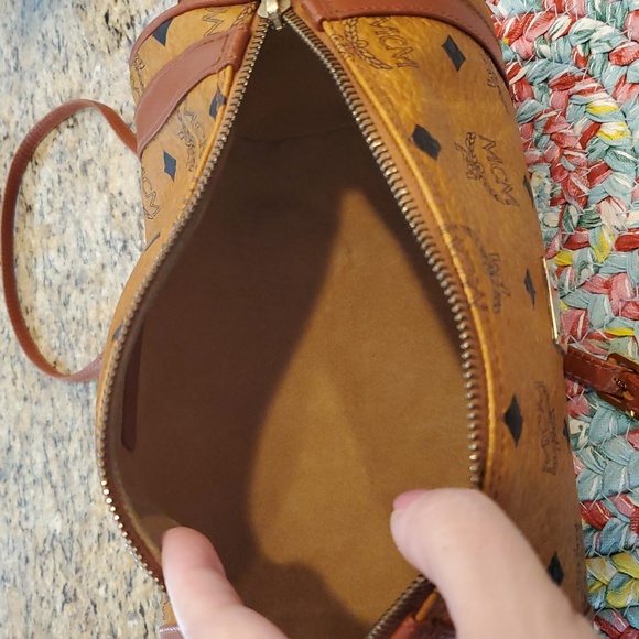 Authentic MCM Visetos Barrel Bag in Cognac in Excellent Vintage Condition - Picture 9 of 15